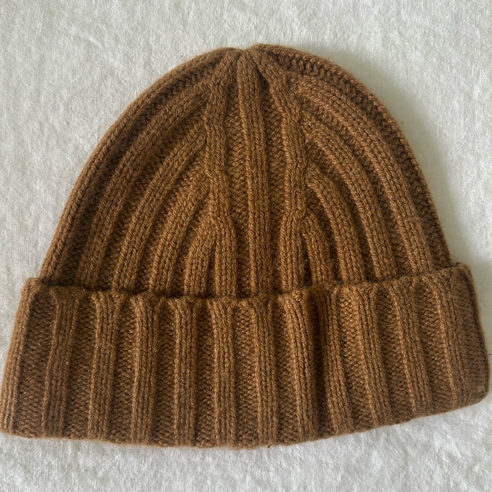 Vince 100% cashmere hat chestnut color, OS